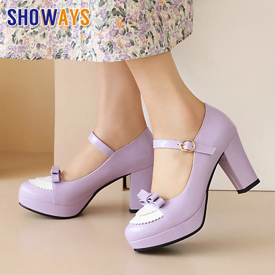 

Весенние женские туфли мэри джейн фиолетового, красного, белого цвета из лакированной кожи, женское платье на высоком массивном каблуке, оф...