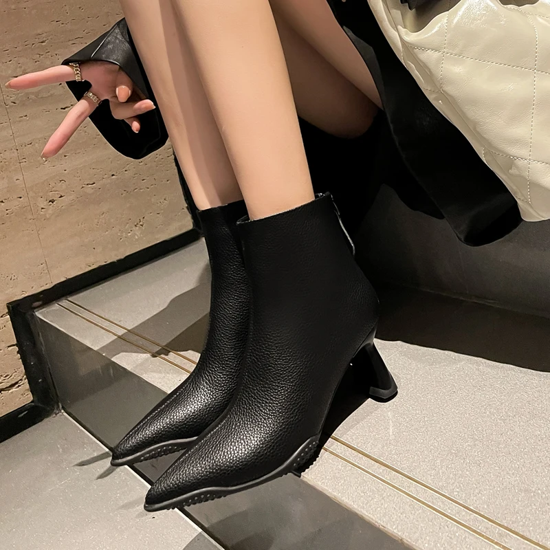 

2023 new Autumn winter Women ankle boots natural leather 22.5-25cm cowhide+pigskin modern boots pointed toe back zip short boots