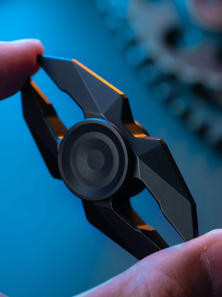 Classic Two-Leaf Simple Feel Fingertip Gyro Metal Decompression Black Technology enlarge