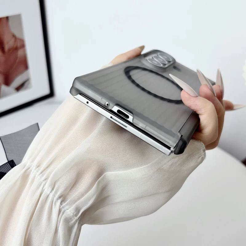 Фото Чехол для Samsung Galaxy Z Fold 8 Ultra Z Fold 7 6, магнитный, матовый, полупрозрачный, гофрированный, из твердого поликарбоната, с защитой шарнира, прозрачный чехол. №4
