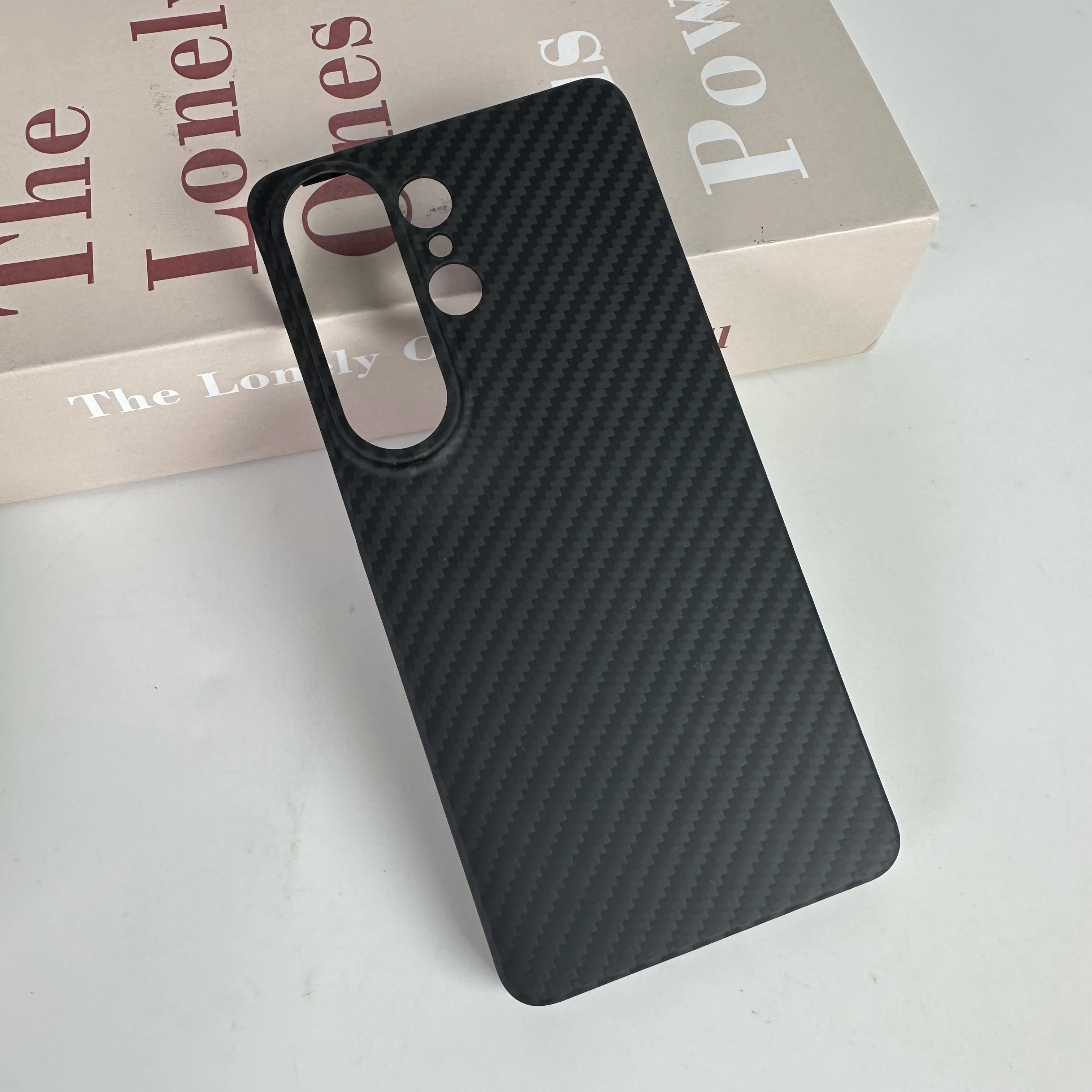 Фото Чехол для Samsung Galaxy S26 Ultra, ультратонкий, из арамидного волокна, невероятно тонкий, премиум-класса, с магнитной зарядкой, черный №1