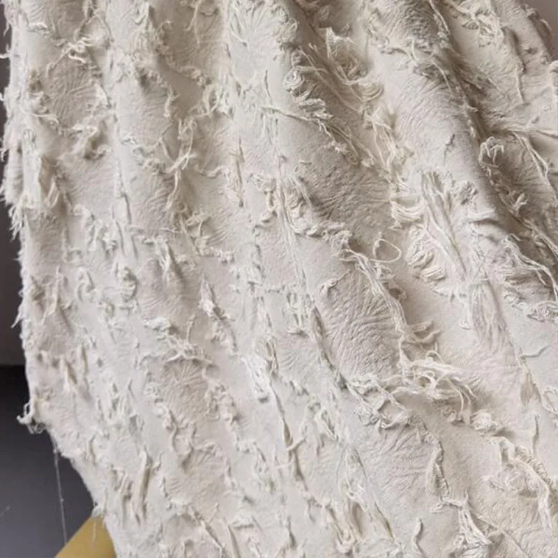 

Крутая белая нестандартная жаккардовая ткань с цветочной кисточкой из хлопка/льна, материал для шитья «сделай сам», креативная дизайнерская ткань для одежды