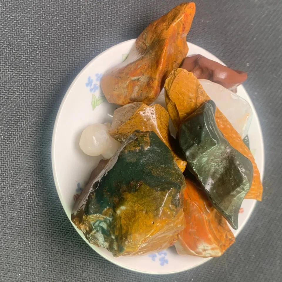 A Plate Of Natural Stone Natural Crystal Alxa Gobi Stone Stone Agate Color Jade Alxa Pure Natural Random