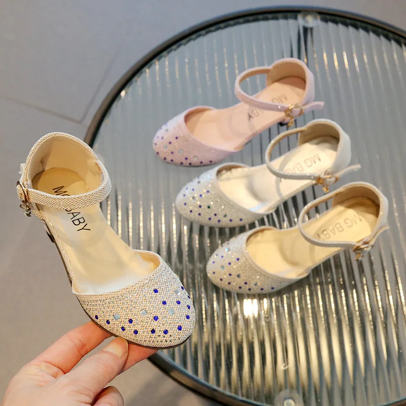 

2023 Summer and Spring New Soft Toes Wrapped Low Heel Elegant Girls Sandals Versatile Chic Princess Mary Janes for Party Wedding