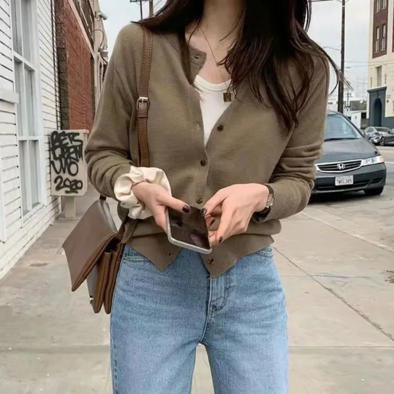 Женский вязаный кардиган куртка 2024 весна-осень новый стиль универсальный с