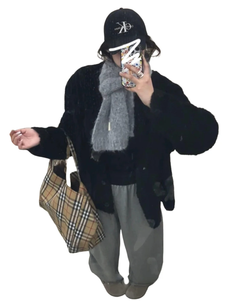 Черная маленькая плюшевая верхняя одежда из искусственного ягненка женская