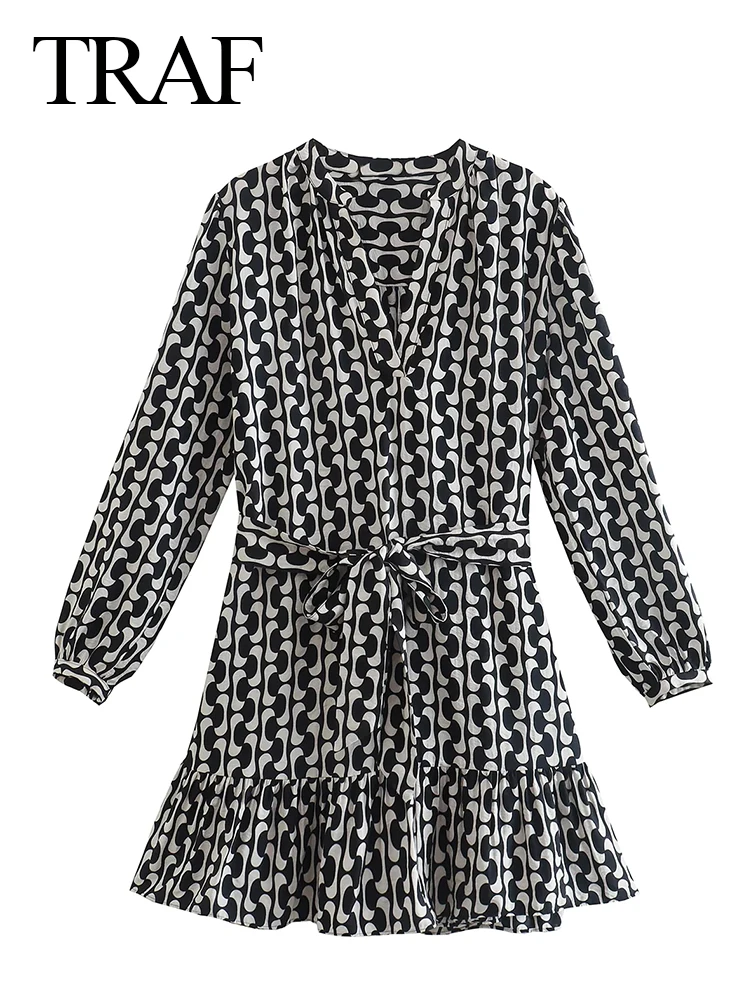 

Женское короткое платье с длинным рукавом, V-образным вырезом и бантом