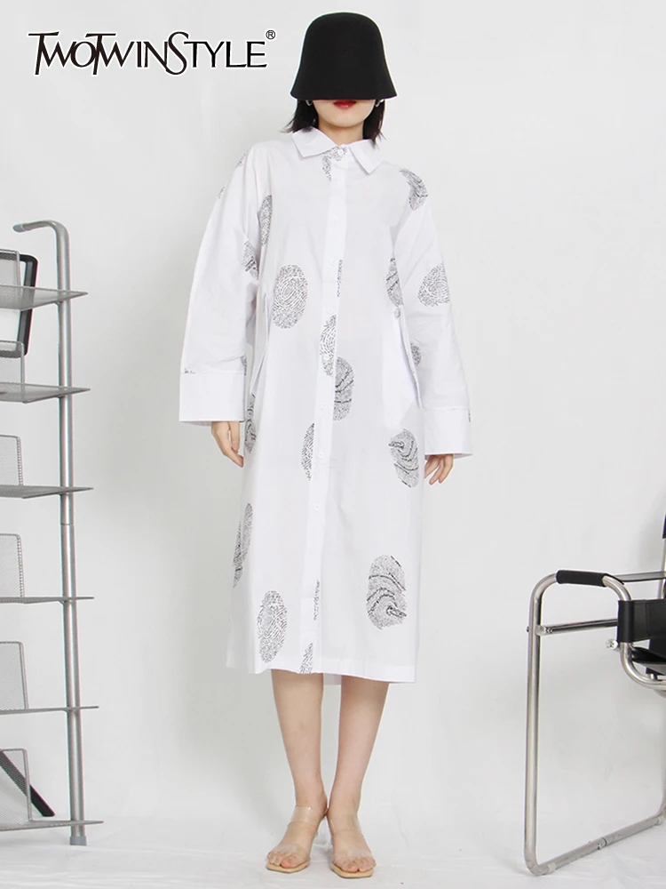 

TWOTWINSTYLE корейское повседневное осеннее свободное платье для женщин с отворотом и расклешенными рукавами, с принтом, цветное платье миди, жен...