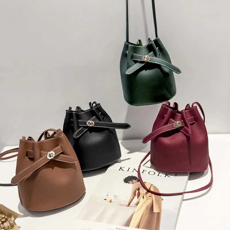 

Simple Bucket Bag Wide Strap Locking Small Bag Korean Casual Solid Color Single Shoulder for Women Designer Bags Luxury