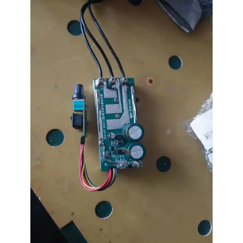 Трехфазный 3-проводной бесщеточный и неиндуктивный драйвер DC6-60V BLDC 1500 Вт