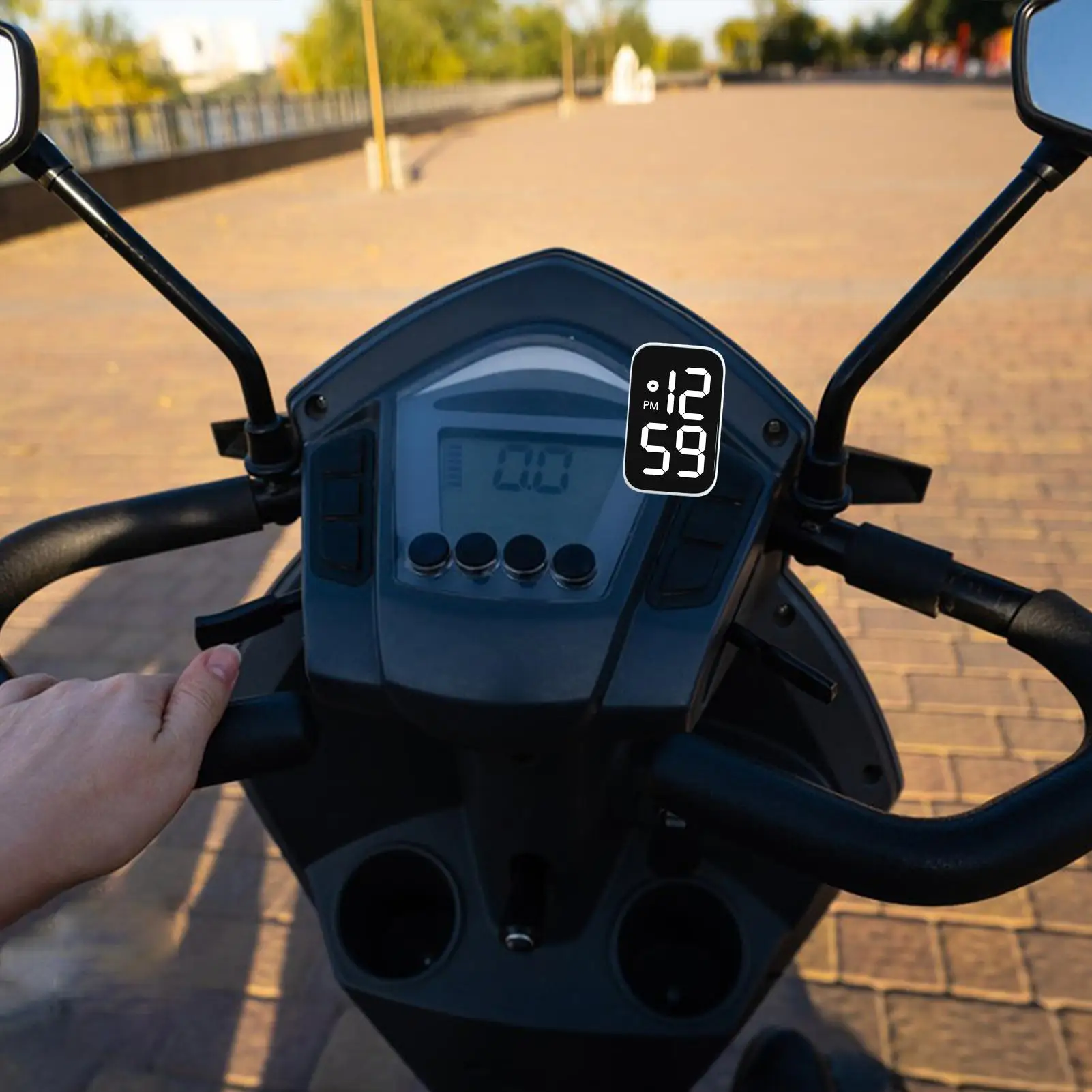 Фото Автомобильные часы, цифровые светящиеся водонепроницаемые часы с LED-экраном, маленькие часы с креплением на приборную панель автомобиля, для мотоцикла, лодки, велосипеда №1
