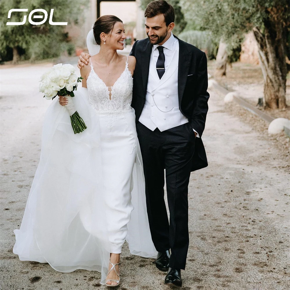 Женское свадебное платье с открытой спиной