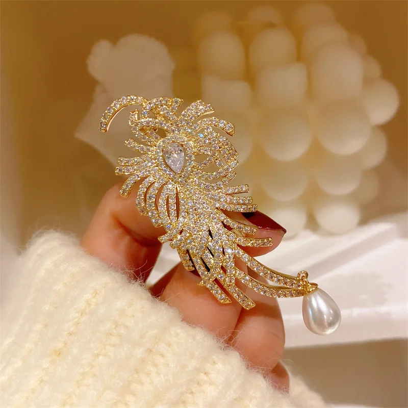 Luxury Jewelry Brooches for Women Shiny Cubic Zirconia Lapel Pin Golden Fancy Feather Brooch for Woman Party Anniversary Gift