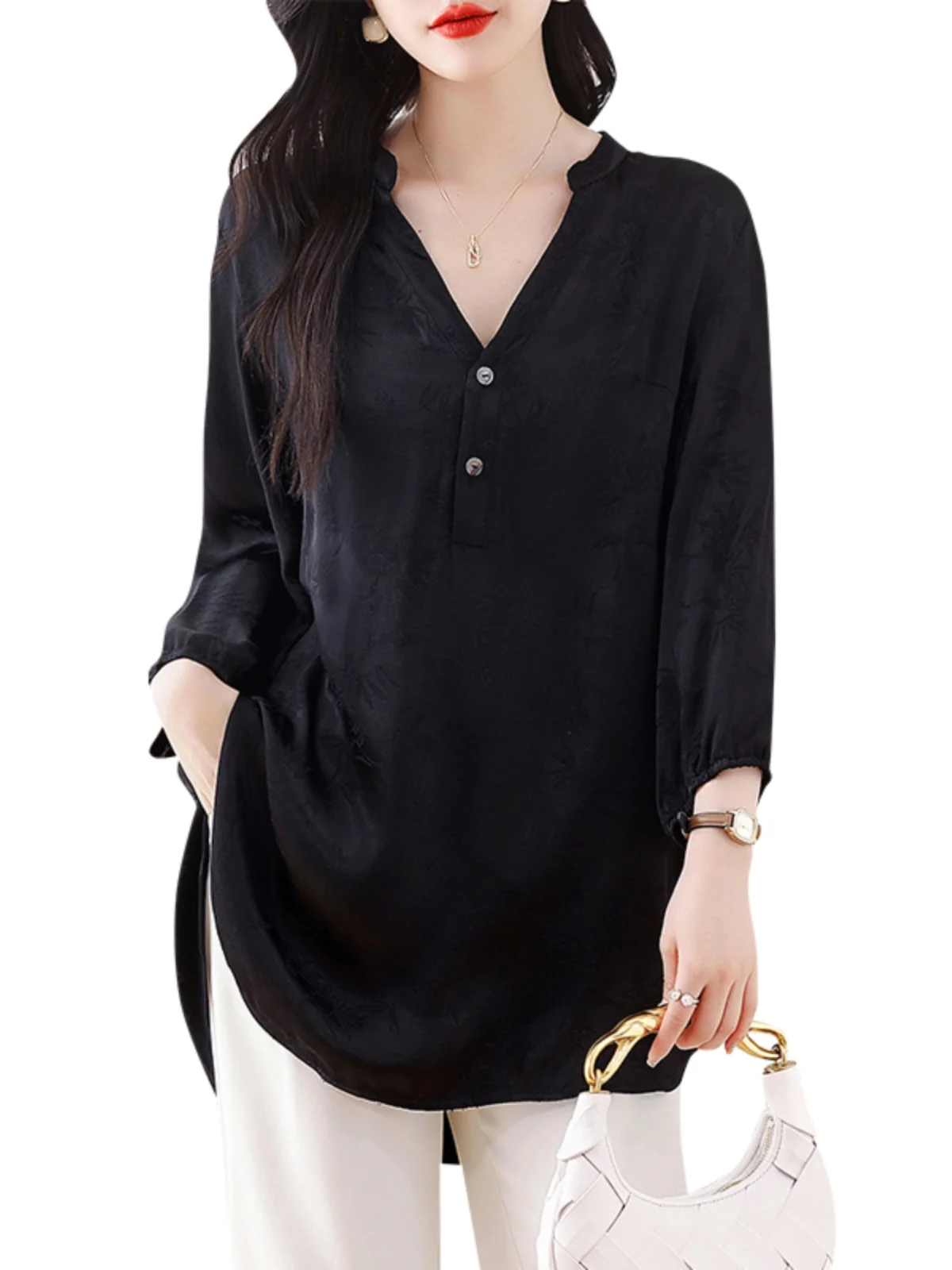 Рубашка женская с V-образным вырезом осень 2024