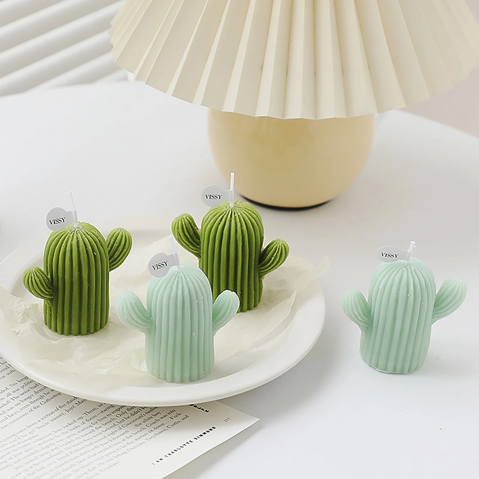 

INS Creative handmade cactus candle holder picture candle aromatherapy jewelry soybean aromatherapy wax aromatherapy candle