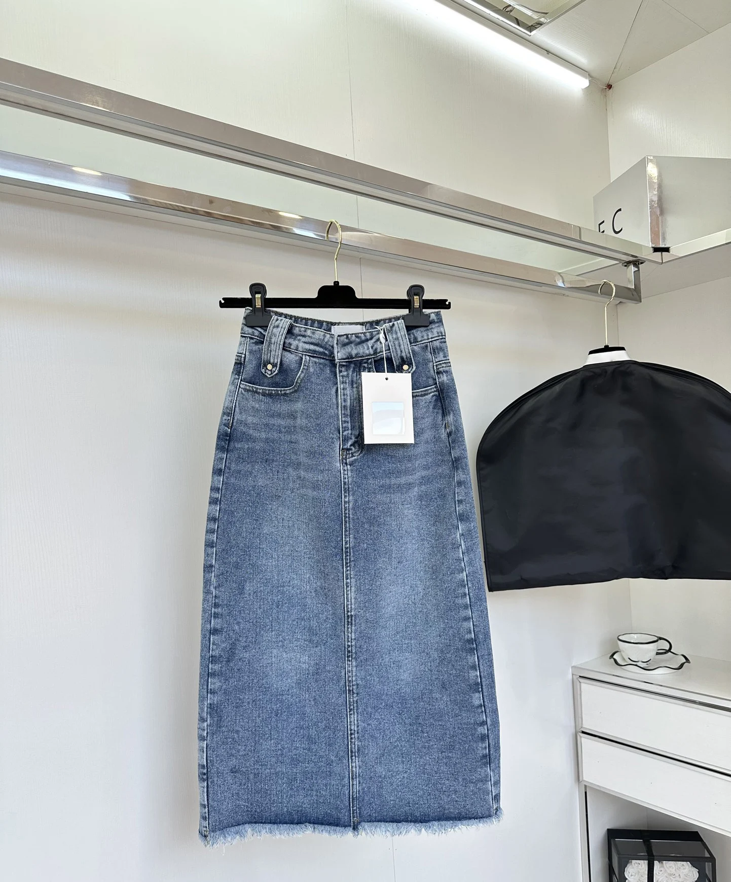 

New denim skirt Retro feel full of half skirt, people do not love high-waisted denim skirt small A back fork version8.1