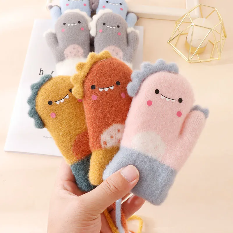 Детские перчатки с мультипликационным динозавром теплые осенне-зимние детские