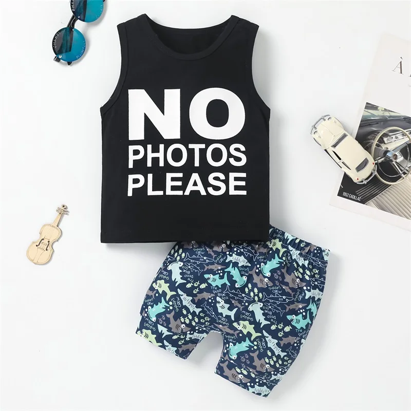 Комплект для новорожденных мальчиков майка с буквенным принтом и шорты