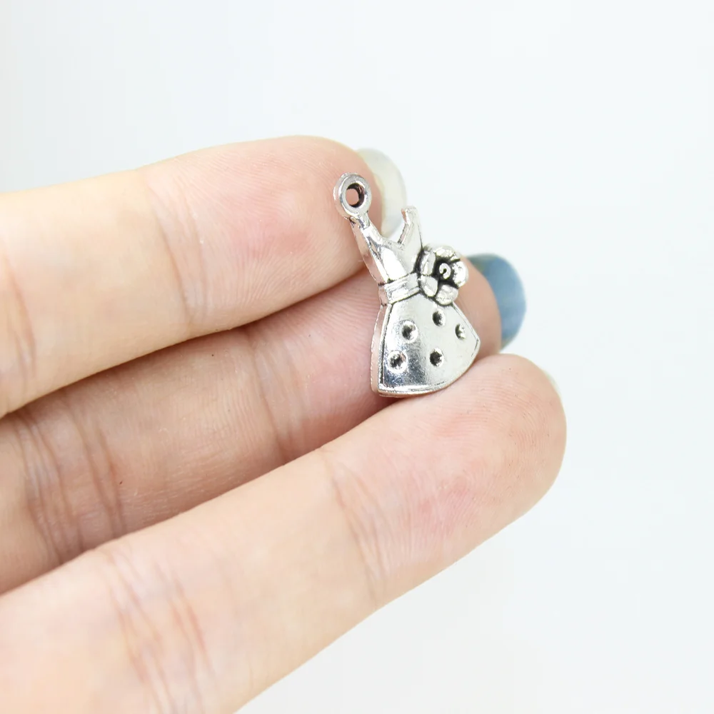 

30Pcs/Lot Antique Silver Tone Skirt With Large Flower Charms Pendant 20*12mm Pendants Earring Necklace DIY Jewelry Making