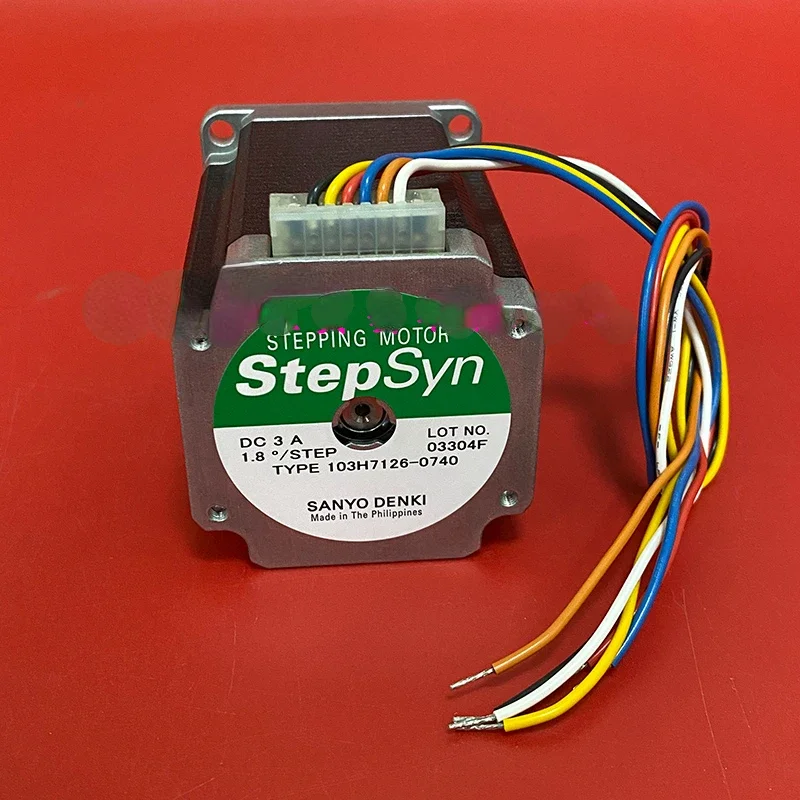 103H7126-0740 оригинальный шаговый двигатель SANYO