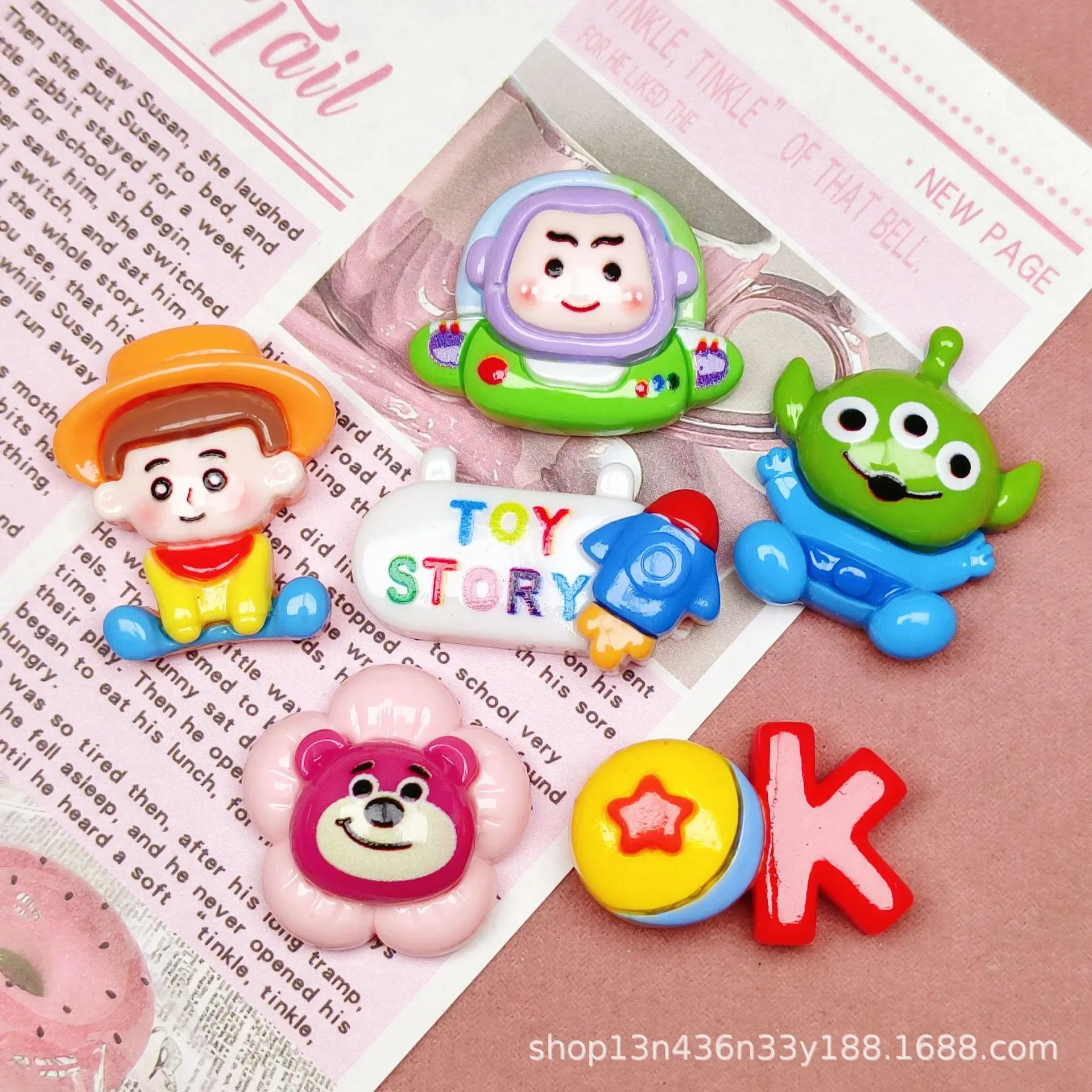 10 шт. Резиновые Милые яркие поверхности Мультяшные астронавты шпилька серьги