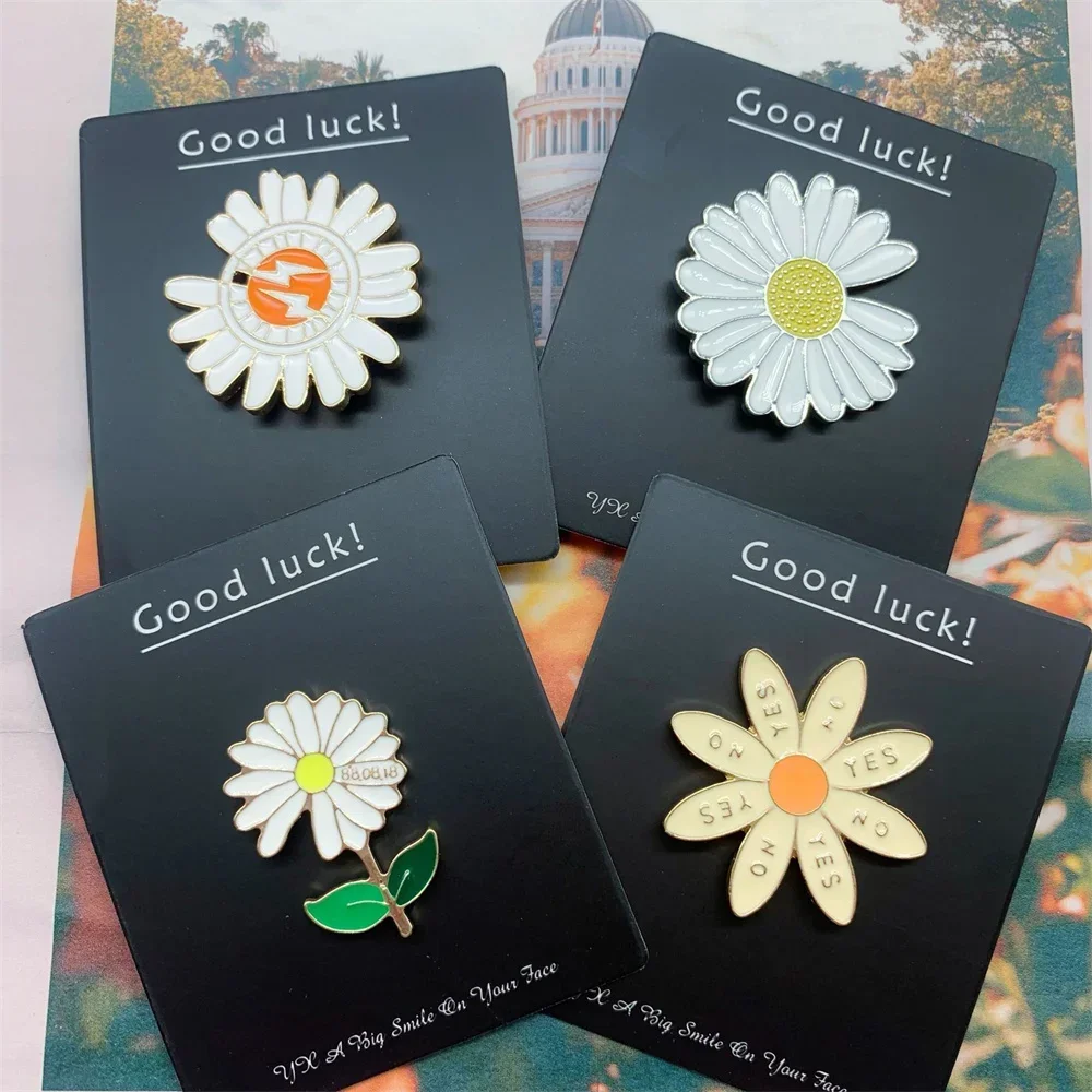 

4Pcs/Lot Cute Daisy Brooch Cartoon Badge Metal Enamel Lapel Pins Jewelry Gift for Lover Friend student