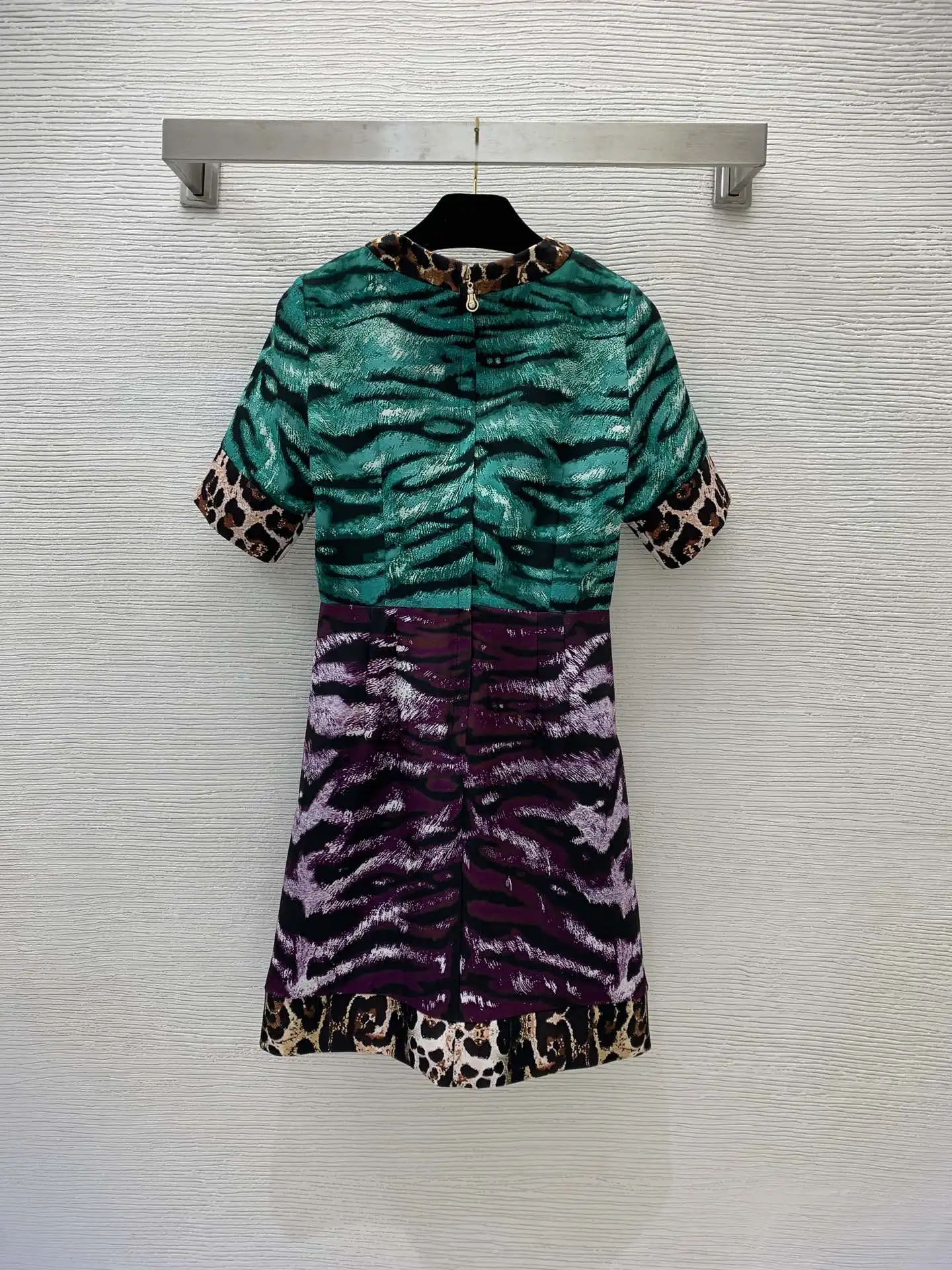 

2022 new women fashion short-sleeved V-neck diamond-studded beaded leopard print colorblock slim dress 0626
