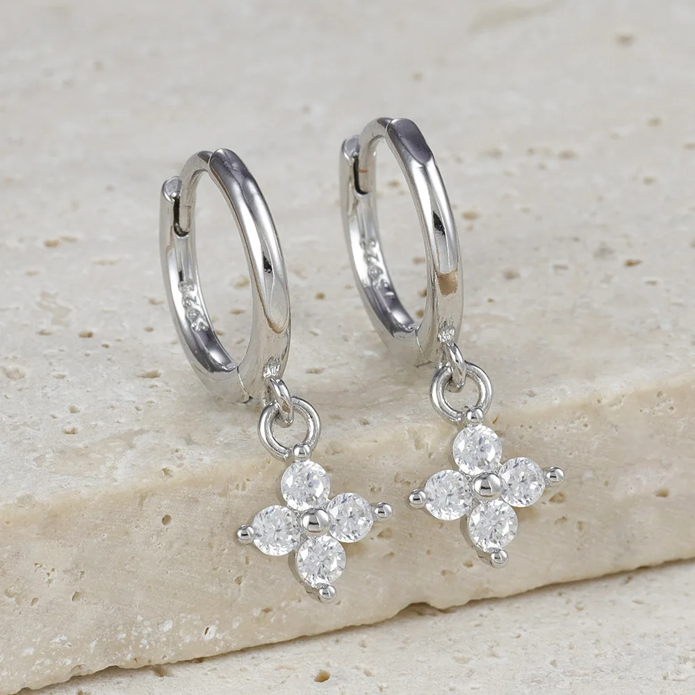 2 шт. новые модные серьги с четырьмя листьями и цветком милые пряжкой для ушей