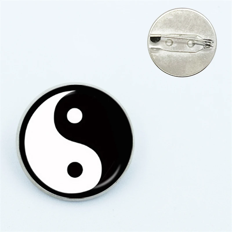 

Simple Yin Yang Brooches Pins Personality Black White Tai Chi Ba Gua Glass Dome Cabochon Metal Lapel Pin Button Shirt Bag Badges