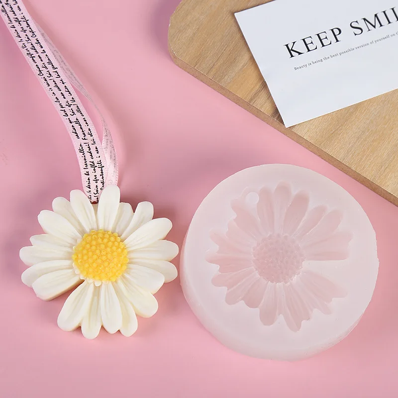 

Chamomile Aromatherapy Gypsum Silicone Mold Daisy Flower DIY Aromatherapy Stone Car Outlet Clip Decorative Mold