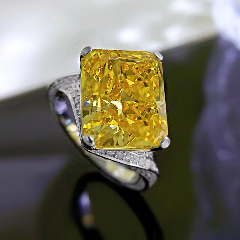 

Кольцо из серебра 925 пробы с импортным цветочным рисунком