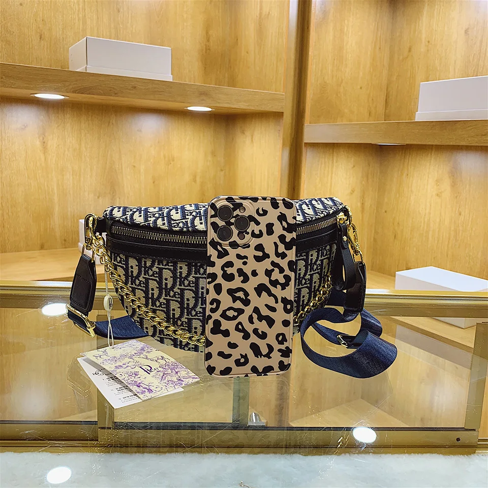 

С цепочкой маленькие забавные сумки 2022 зимняя модная Женская поясная сумка женские кошельки для телефона Женские нагрудные сумки-мессендж...