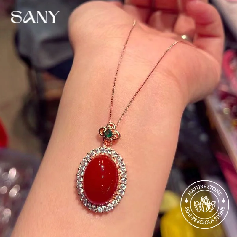 

Natural red Agate oval halo pendant with brass and gold plated clasp ladies' fashion jewellery