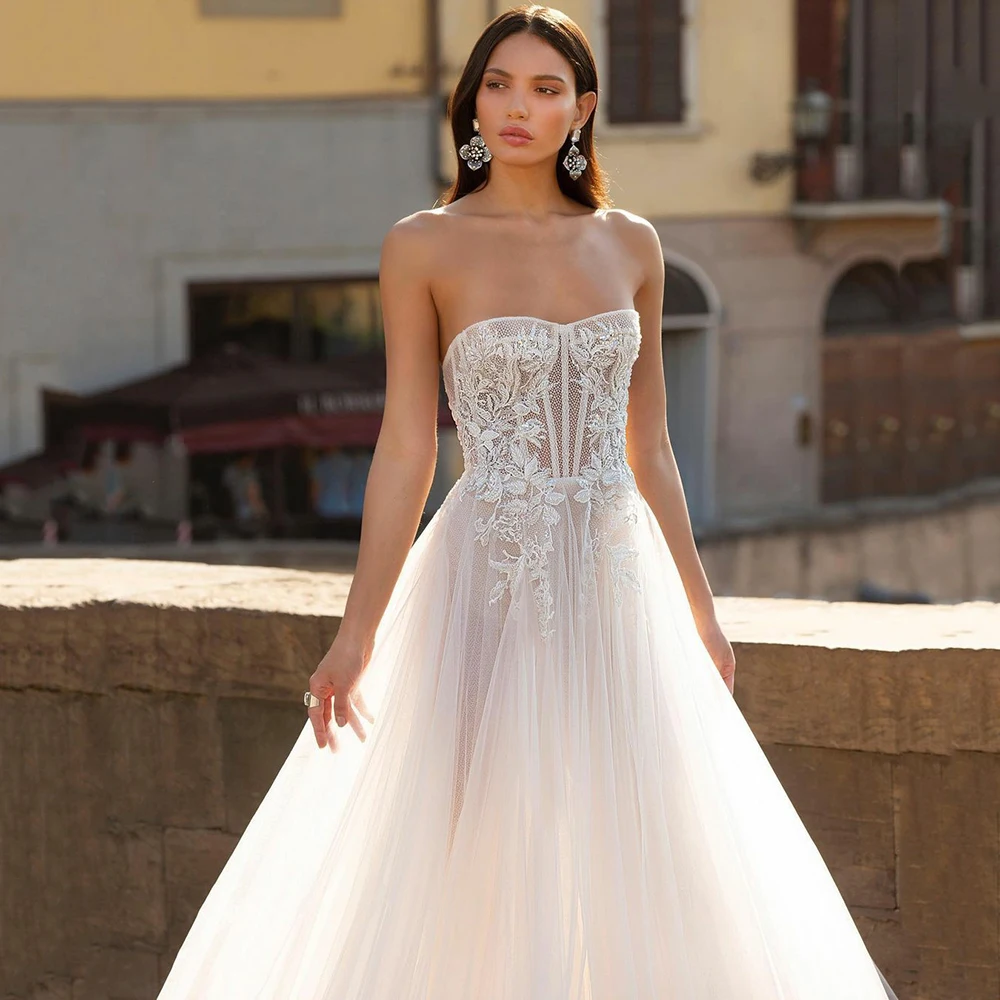 

Boho Strapless A-Line Tulle Wedding Dress 2023 Lace Appliques Bridal Gown Summer Beach Sweep Train Chic Civil Robe De Mariee