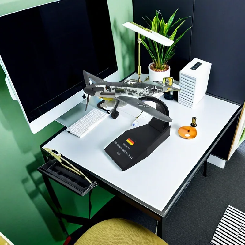 Модель немецкого истребителя BF109 в масштабе 1/72 отлитый под давлением