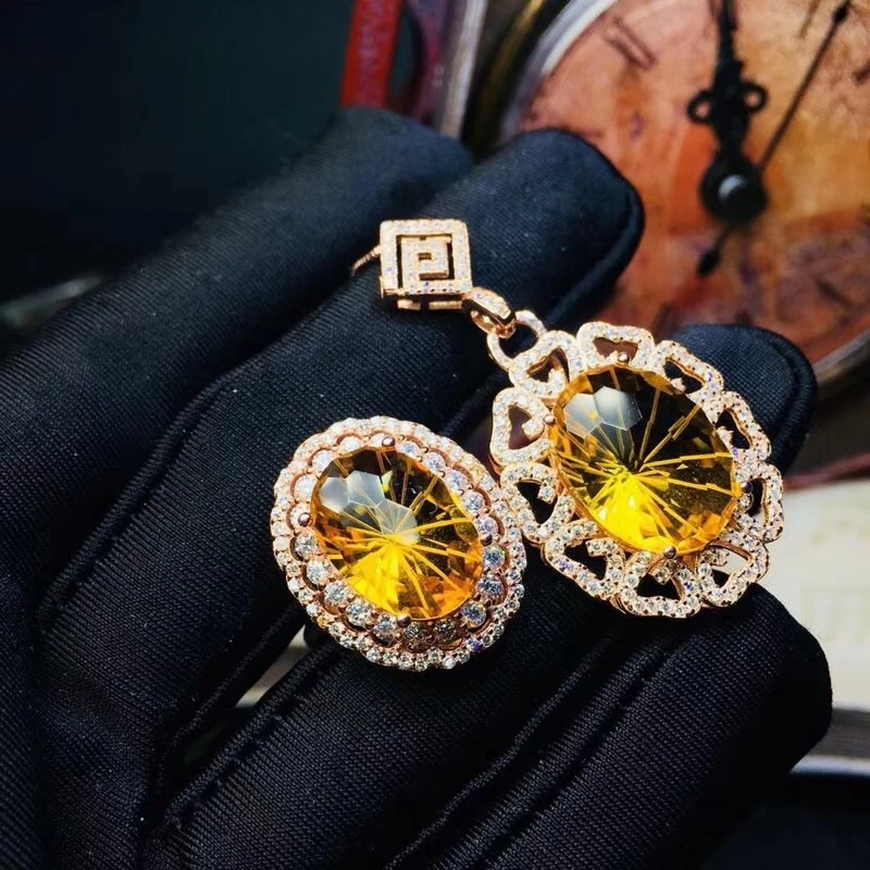 

Комплект ювелирных изделий из серебра 925 пробы с натуральным топазом