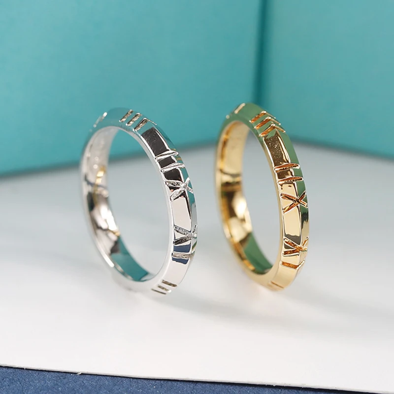 Женское кольцо из серебра 925 пробы с римскими цифрами