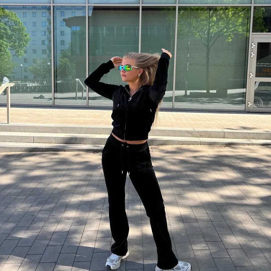 Женский спортивный костюм