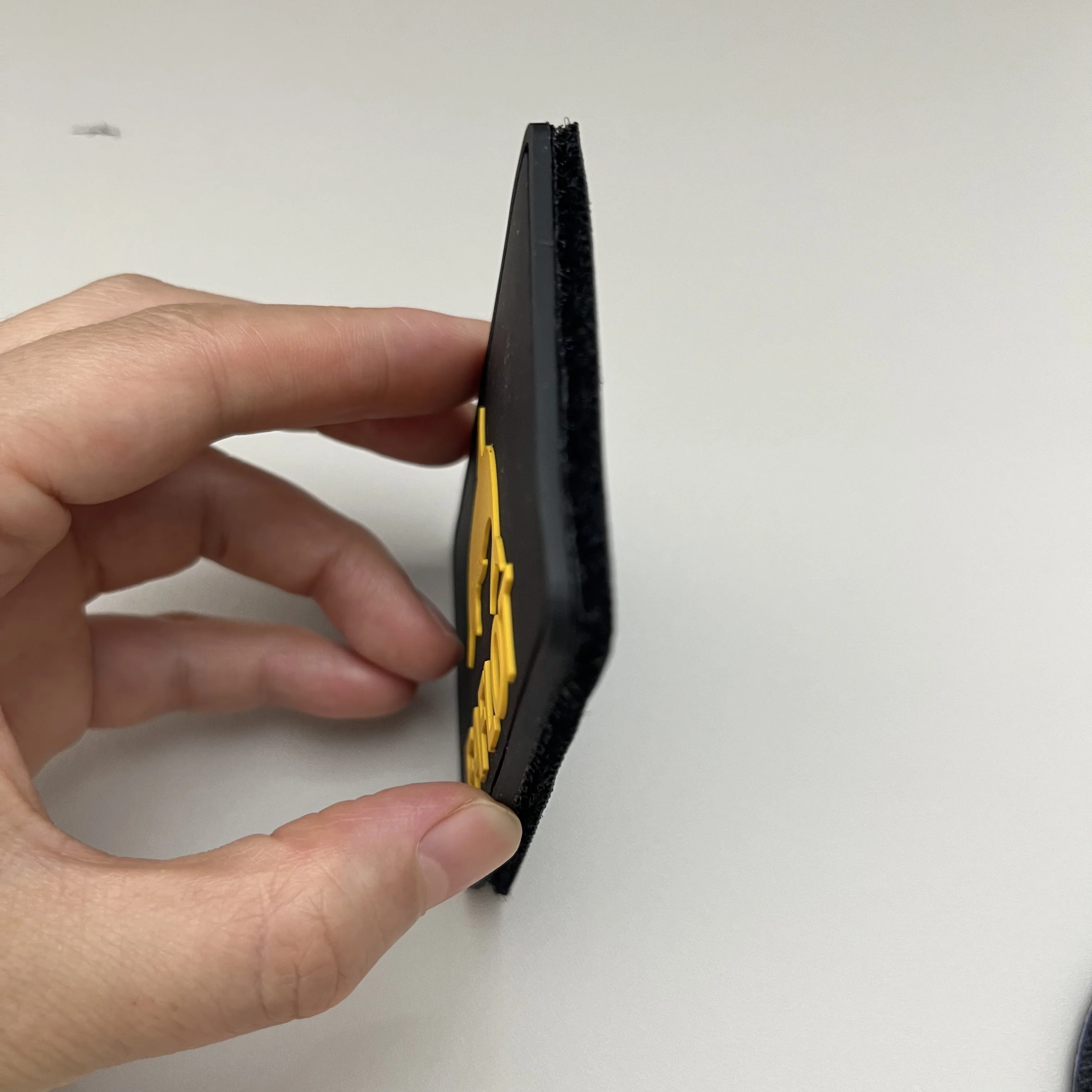 Пользовательские силиконовые резиновые значки с тиснением логотипа 3D 2D мягкие нашивки из ПВХ пришить утюг для одежды бирка новый магазин Openi (art.: 3920d44a135fd) - 3920d44a135fd