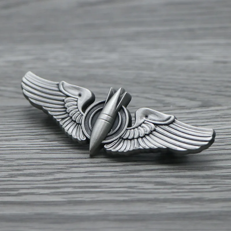 

Металлический авиационный значок