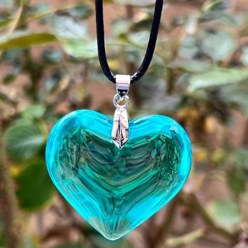 Женское ожерелье в форме сердца