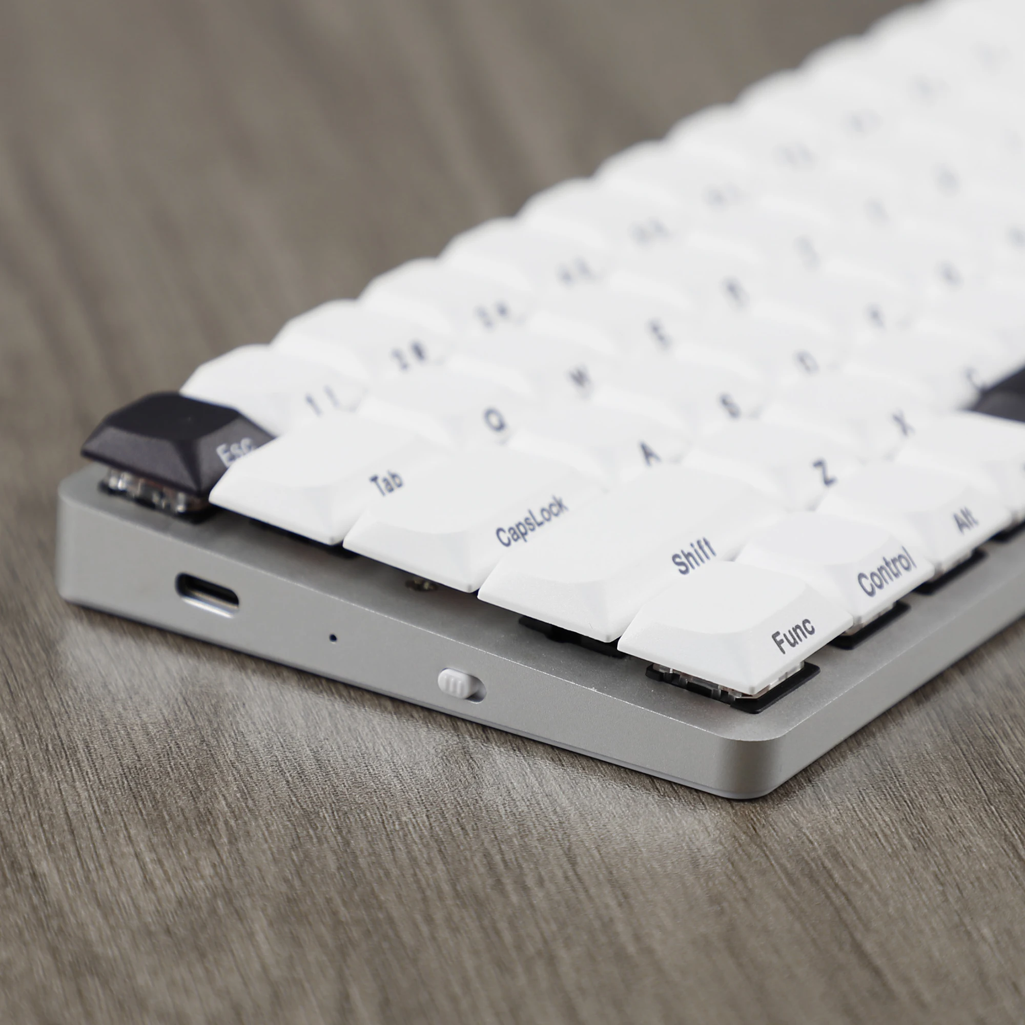 Тонкий низкопрофильный колпачок для клавиатуры YMDK MX PBT белый черный с боковой