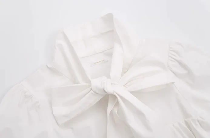 Плюс размер Niny Jia Белое плиссированное платье-рубашка на шнуровке с длинными