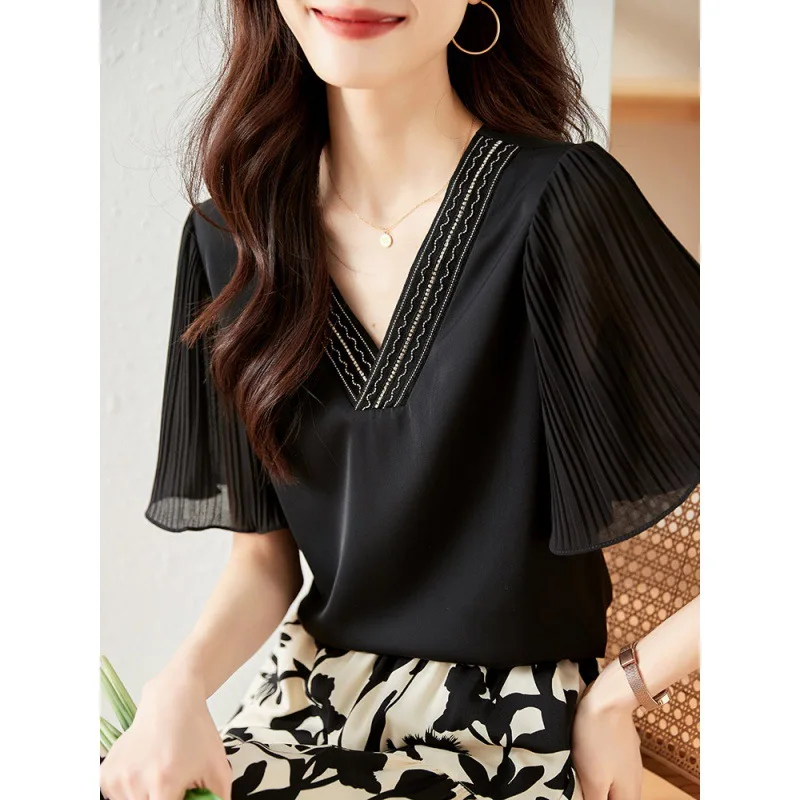 

2022 summer new fashion short-sleeved T-shirt V-neck top women WHITE