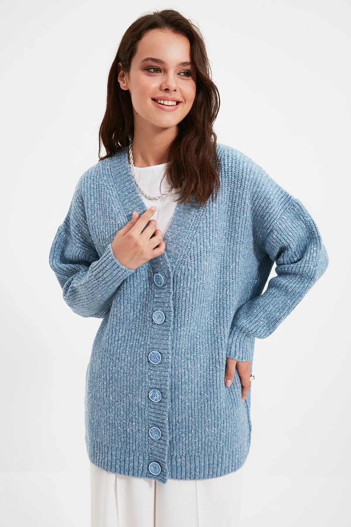

Trendyol V Collar Knitwear Cardigan TCTAW22HI0397