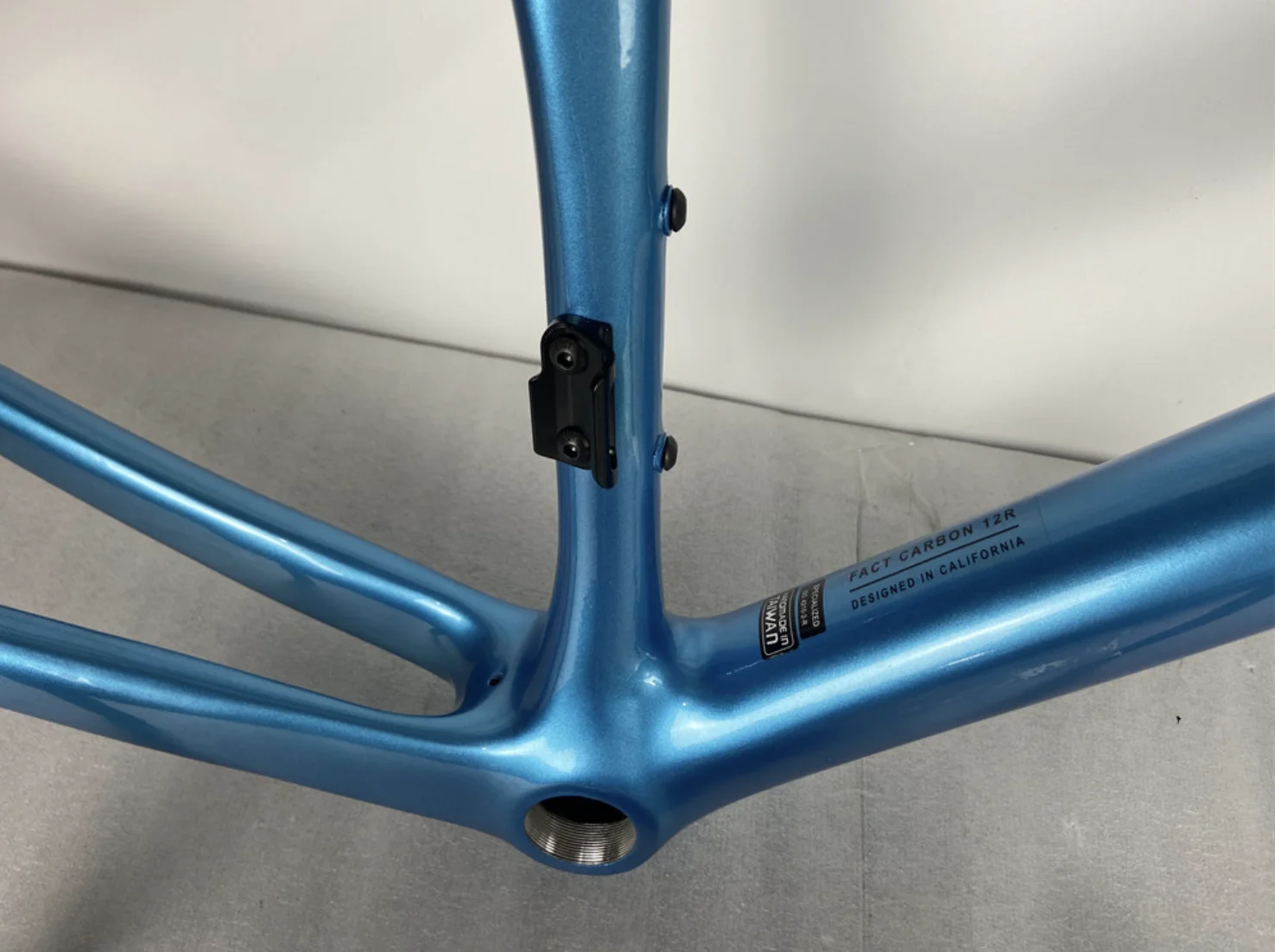 

2022 lightest road bikes carbon frameset all internal wiring suitable for Di2 group 700C disc and V brake carbon road frame