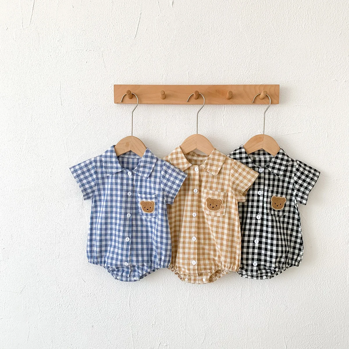 

Cotton Baby Boys Plaid Shirt Bodysuits Newborn Pocket Romper Bear Embroidery Toddler Boy Summer Outfits Gentleman Kids Clothing