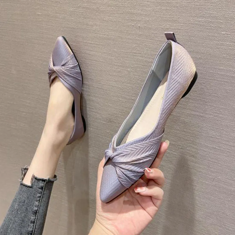 

Женские офисные туфли, черные туфли на плоской подошве, с острым носком, модель A4320, 2022