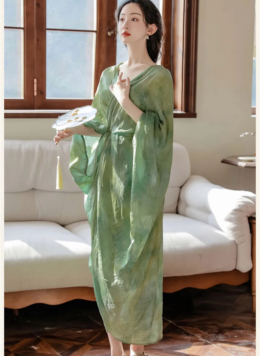 Женское льняное платье с рукавом летучая мышь и V-образным вырезом