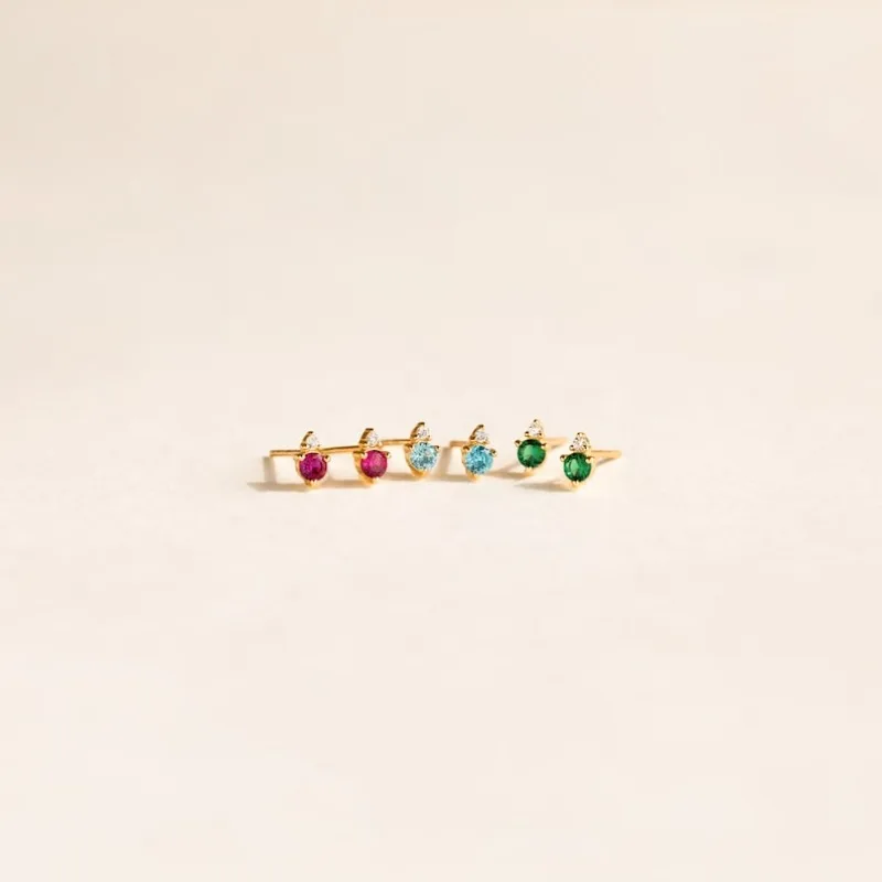 Серьги-гвоздики в форме капли с камнем-талисманом